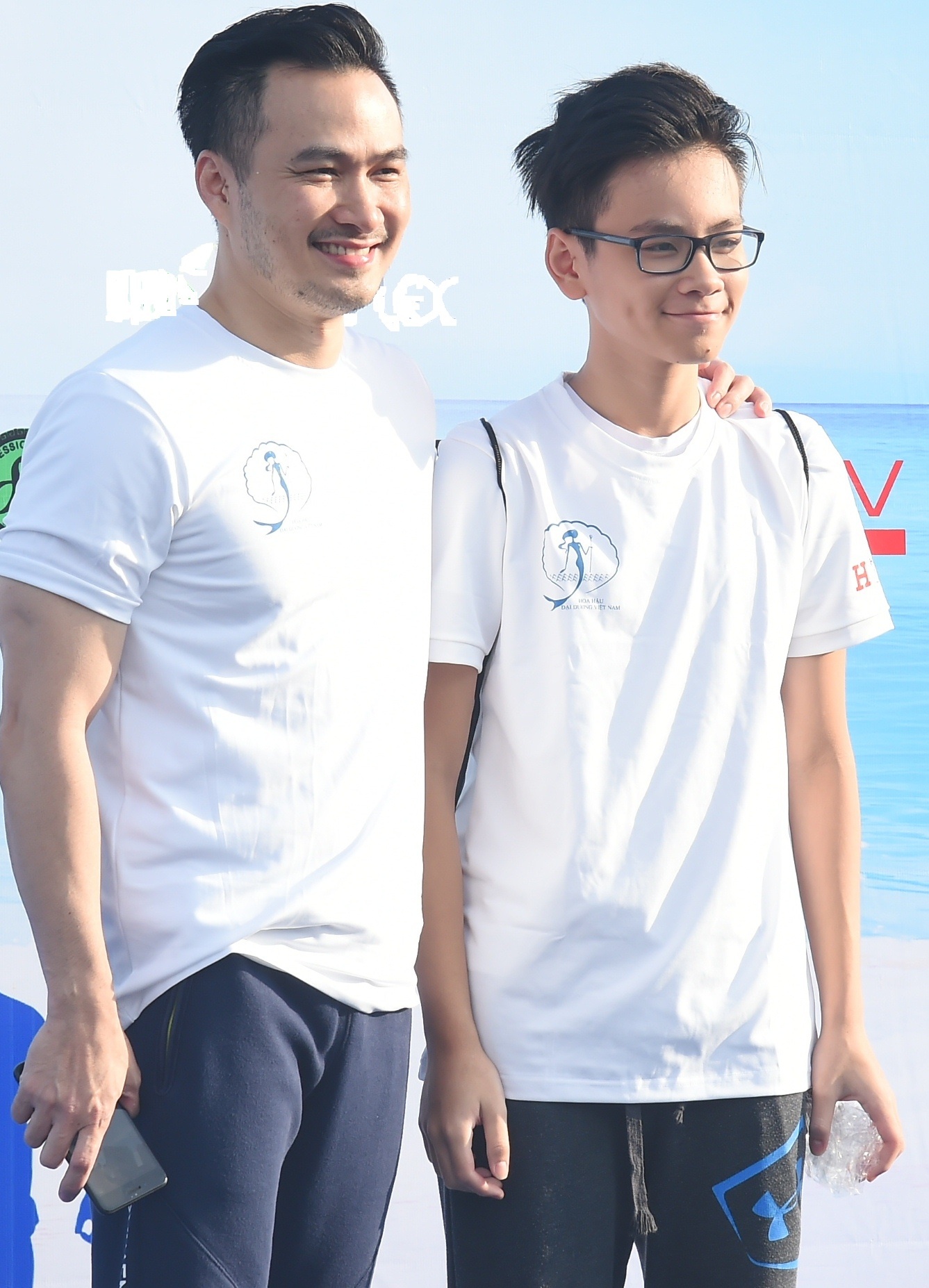 Chi Bao dan con trai di su kien vi nguoi ngheo anh 1