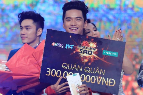 Nam sinh chuyen Van 16 tuoi tro thanh quan quan Ai se thanh sao hinh anh