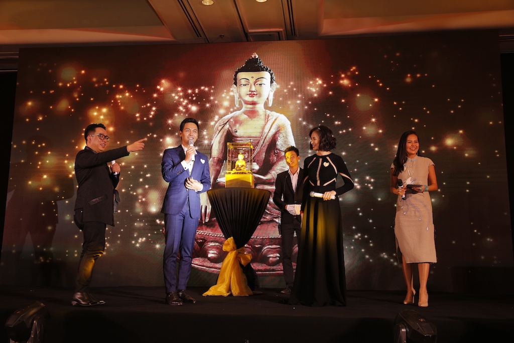 Dan sao Viet du tiec cua Ngo Thanh Van anh 15