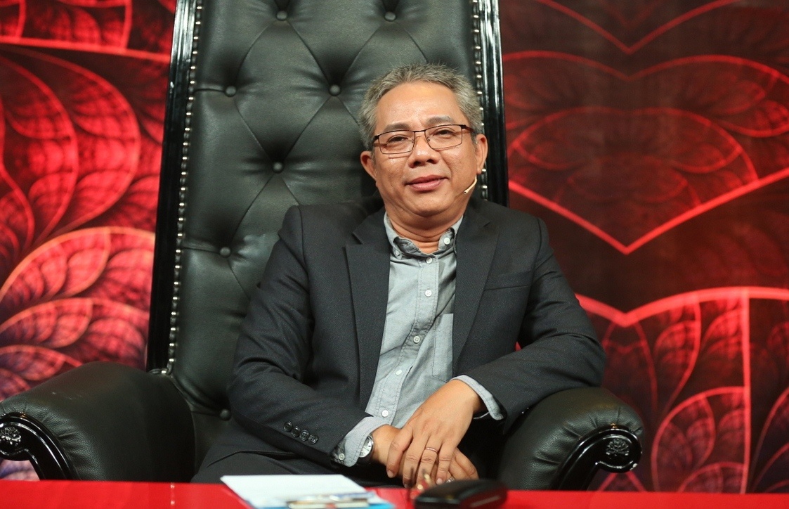 Ba Duc gap su co rach quan anh 3