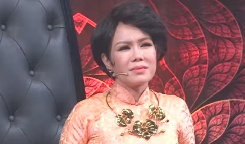 Viet Huong xuc dong voi thi sinh ban het nha cua de chua ung thu hinh anh