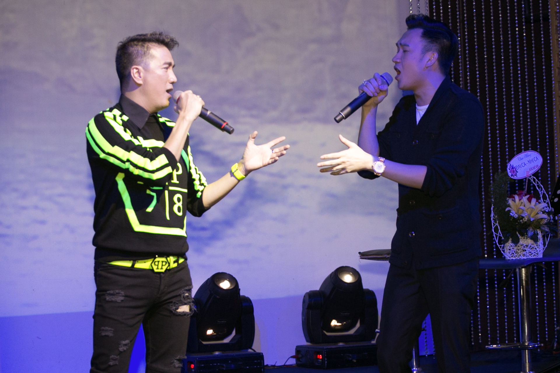 họp fan Đàm Vĩnh Hưng và Dương Triệu Vũ ở TP.HCM ảnh 7 hop fan Dam Vinh Hung va Duong Trieu Vu o TP.HCM anh 7