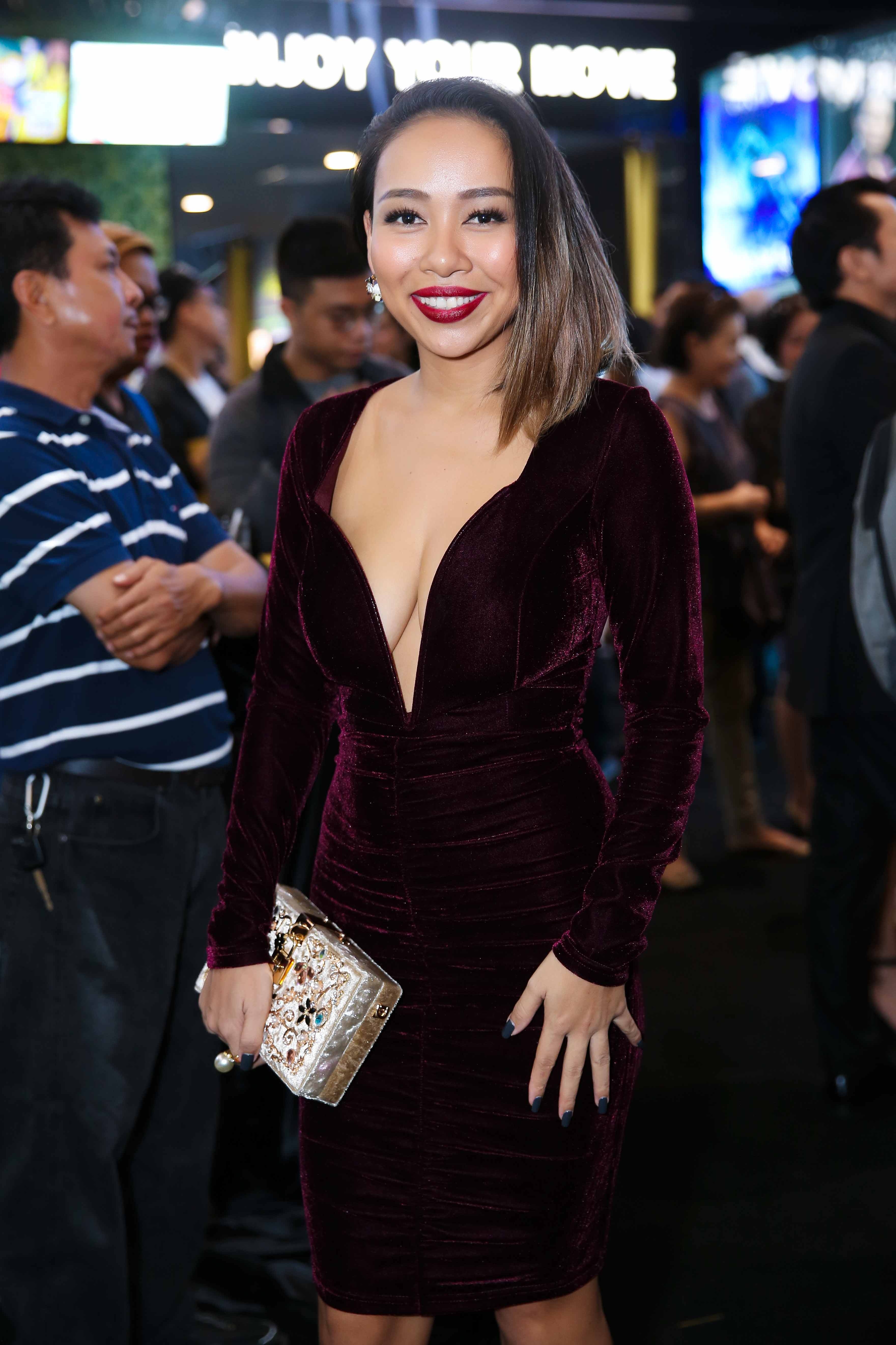 Nha Phuong,  Truong Giang di xem phim anh 11