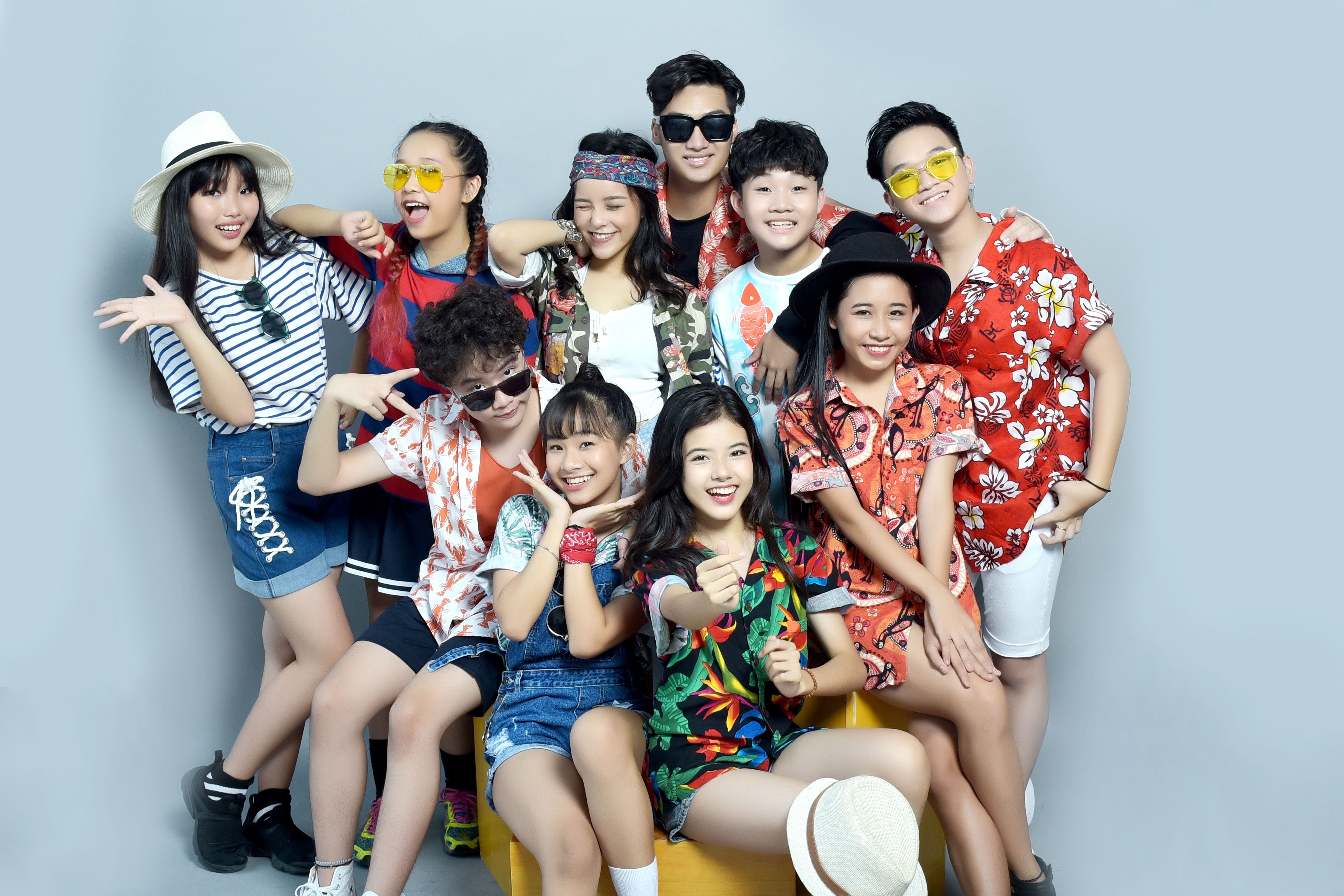 Nhóm nhạc đông thành viên nhất Việt Nam ra mắt MV ảnh 1 Nhom nhac dong thanh vien nhat Viet Nam ra mat MV anh 1