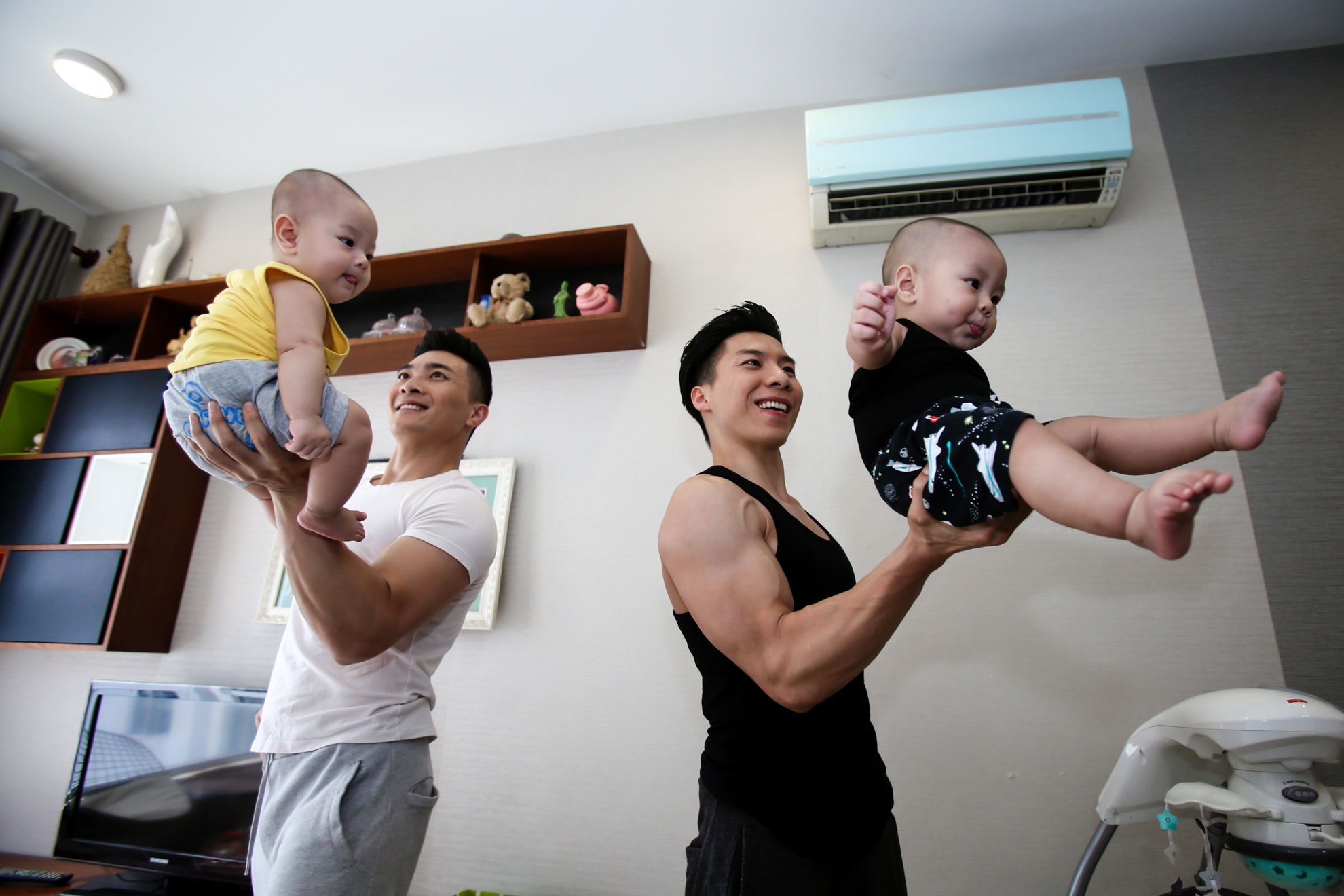 Quoc Co Quoc Nghiep tap xiec cho con trai anh 1