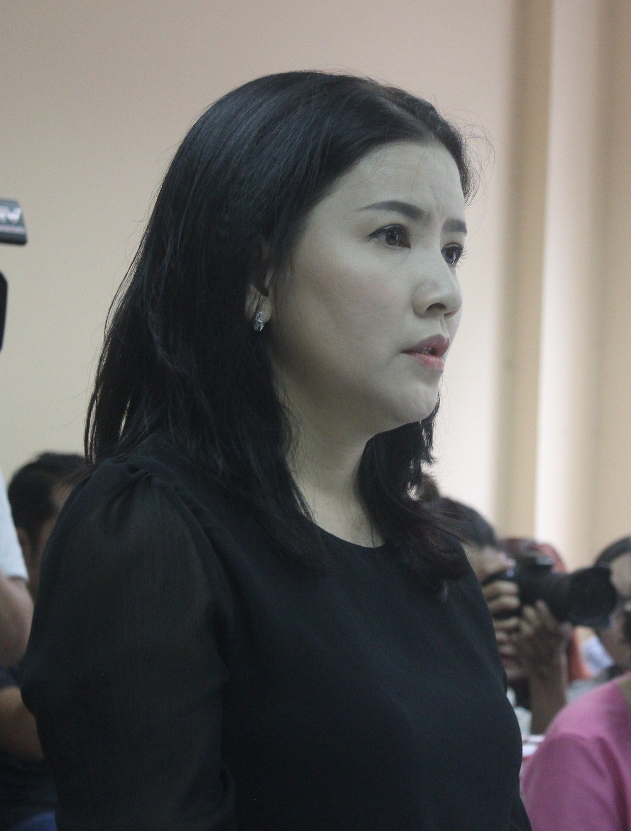 Ngoc Trinh ra toa trong ngay xet xu anh 1