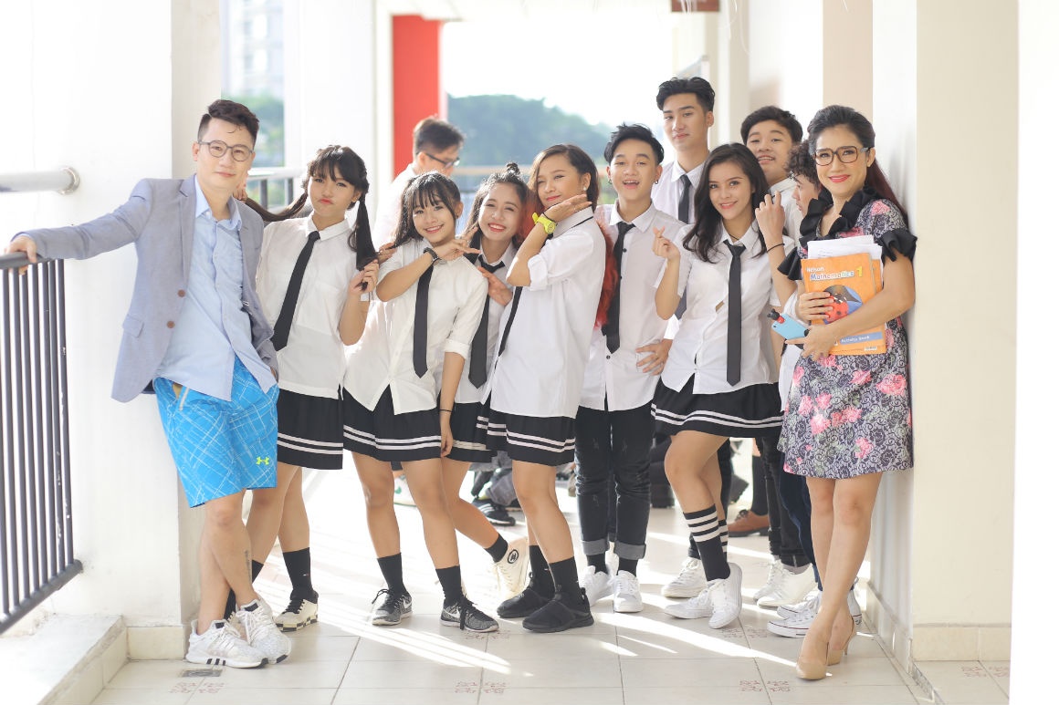 Hoàng Bách làm ông giáo phá cách trong MV ảnh 1 Hoang Bach lam ong giao pha cach trong MV anh 1