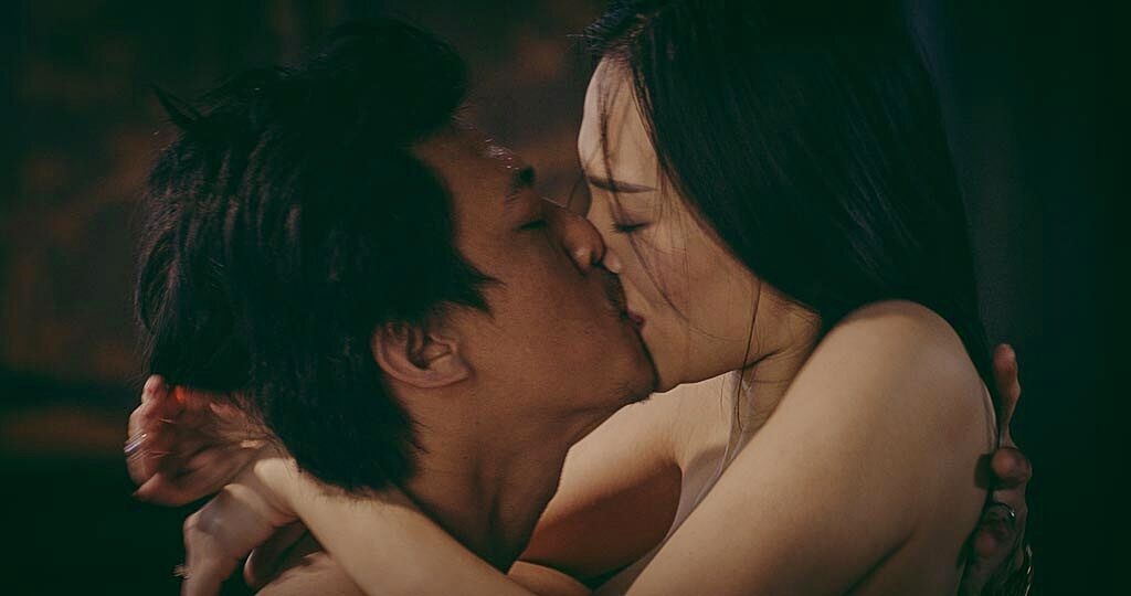 Hà Việt Dũng khỏa thân trong Người tình ảnh 2 Ha Viet Dung khoa than trong Nguoi tinh anh 2
