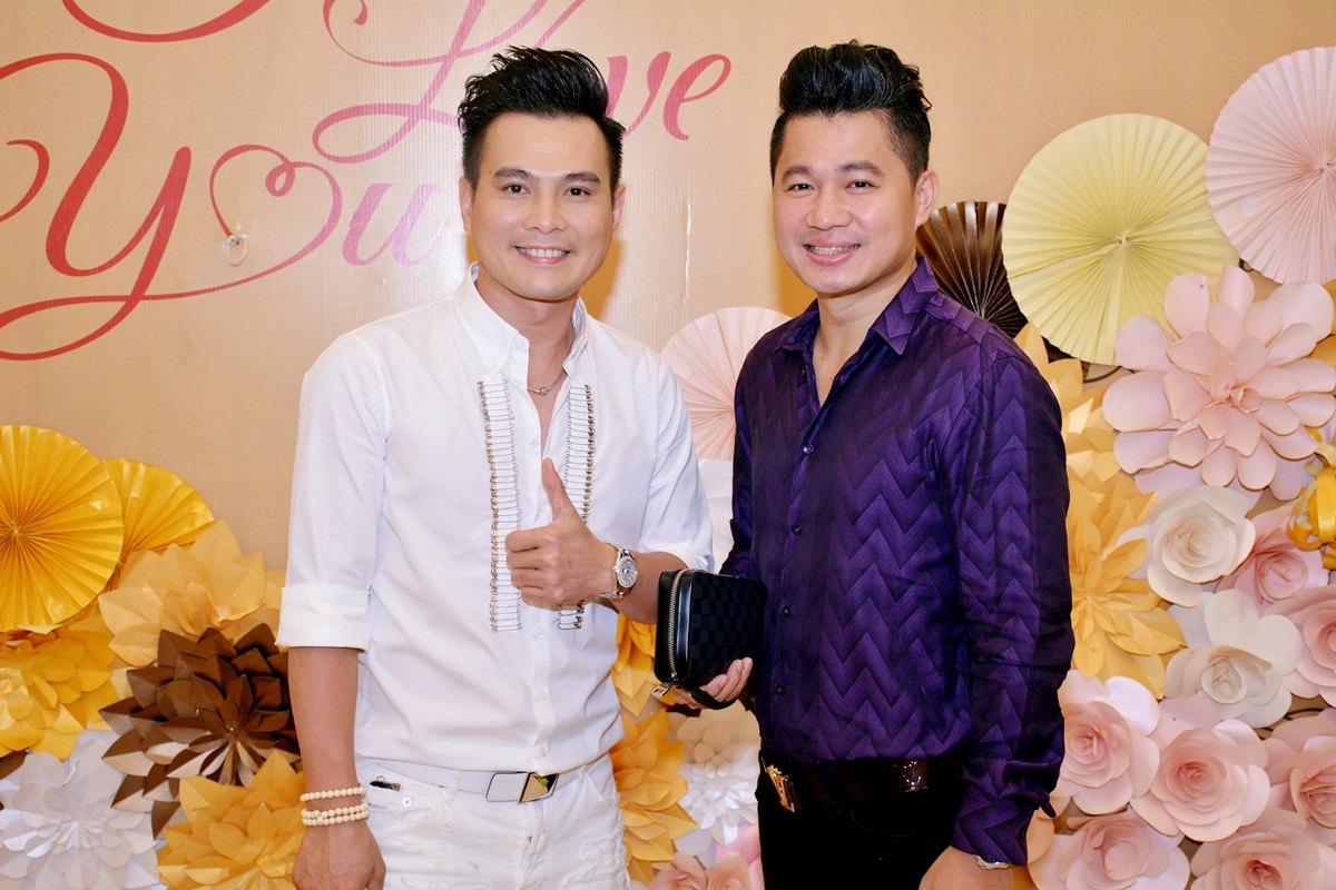 Ngoc Son nhan hoc tro tren san khau anh 8