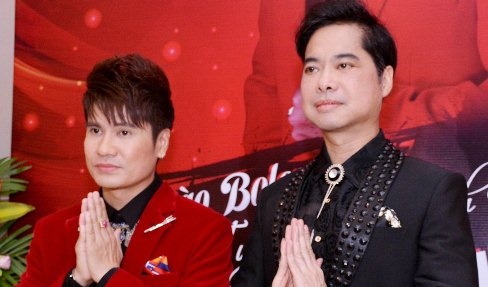 Ngoc Son xuc dong khi duoc Luong Gia Huy bai su tren san khau hinh anh