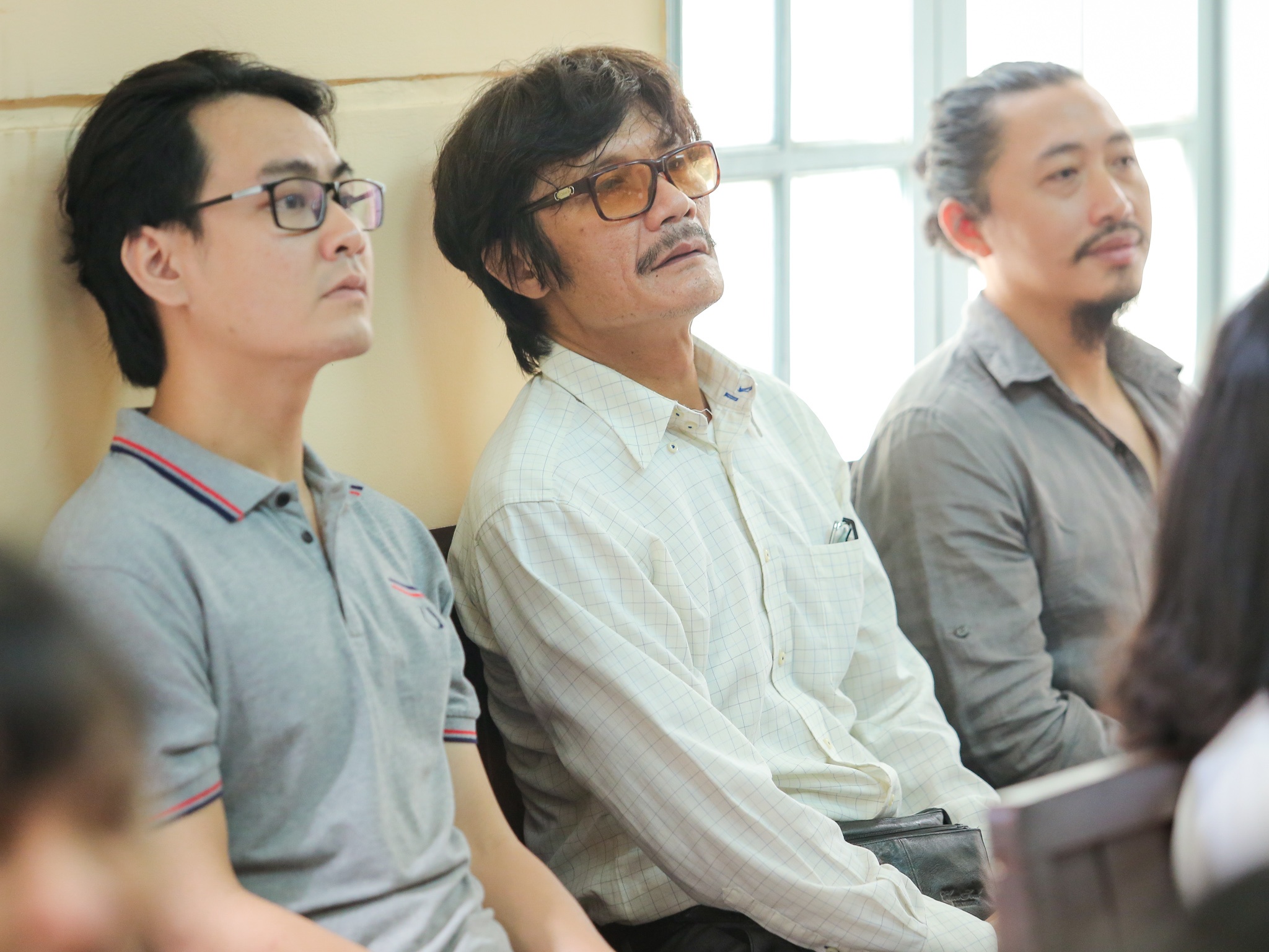 Hoai Linh den ung ho phien toa Ngoc Trinh anh 5