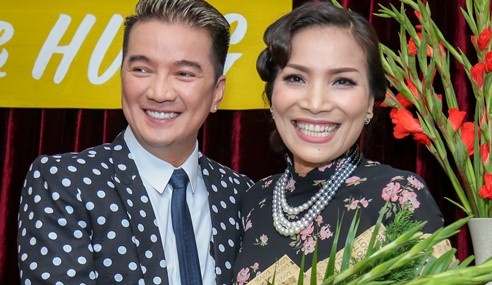 Dam Vinh Hung lam live show Bolero phong cach Sai Gon xua hinh anh