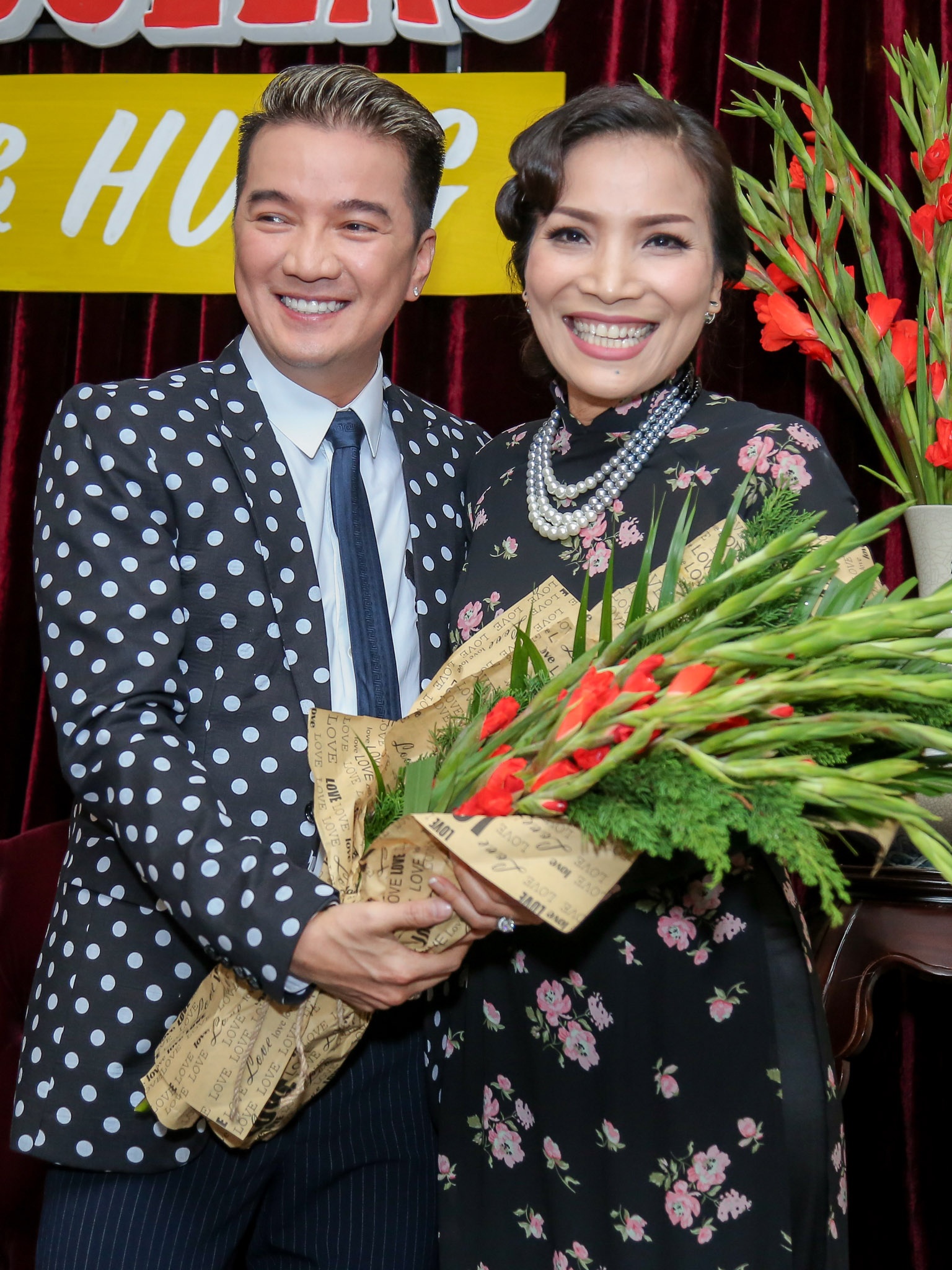 Live show Sài Gòn Bolero và Hưng ảnh 1 Live show Sai Gon Bolero va Hung anh 1