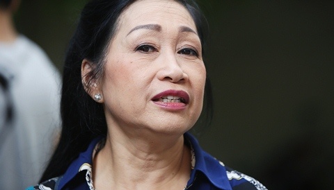 Clip nghe si chia se ve Ngoc Trinh tai phien toa hinh anh