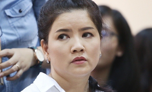 Ngoc Trinh phai ban nha, tram cam vi vu kien Nha hat kich hinh anh