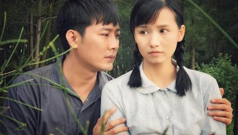 Khoi Tran ap luc khi dong canh nong voi La Thanh Huyen hinh anh