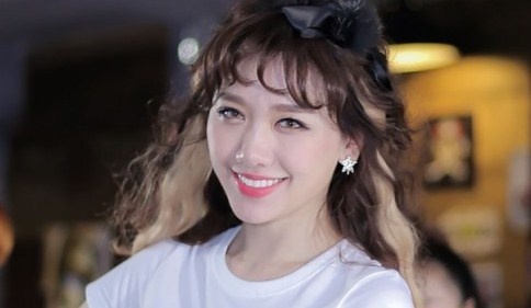 Hari Won tiet lo ve qua khu bi goi la 'tap chung' trong phim tai lieu hinh anh