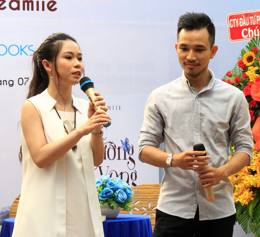 bi kich cua nguoi da nhan cach trong tieu thuyet anh 1