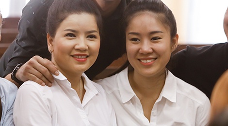 Cac nghe si chuc mung Ngoc Trinh thang kien Nha hat Kich hinh anh