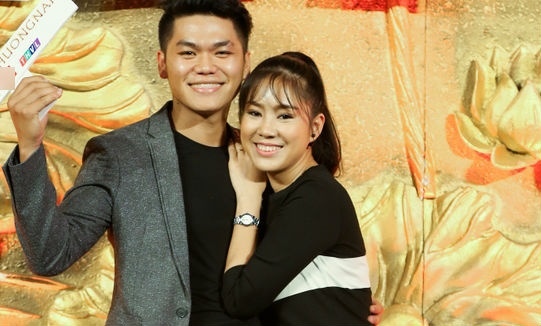 Le Phuong cuoi lan hai anh 1