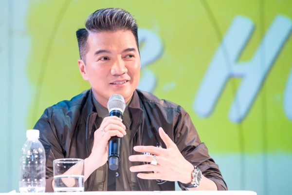 Dam Vinh Hung va chieu tro quen thuoc truoc moi live show hinh anh
