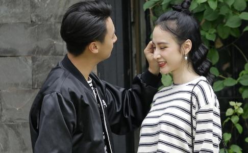 Angela Phuong Trinh tinh tu ben Rocker Nguyen o phim truong 'Glee' hinh anh