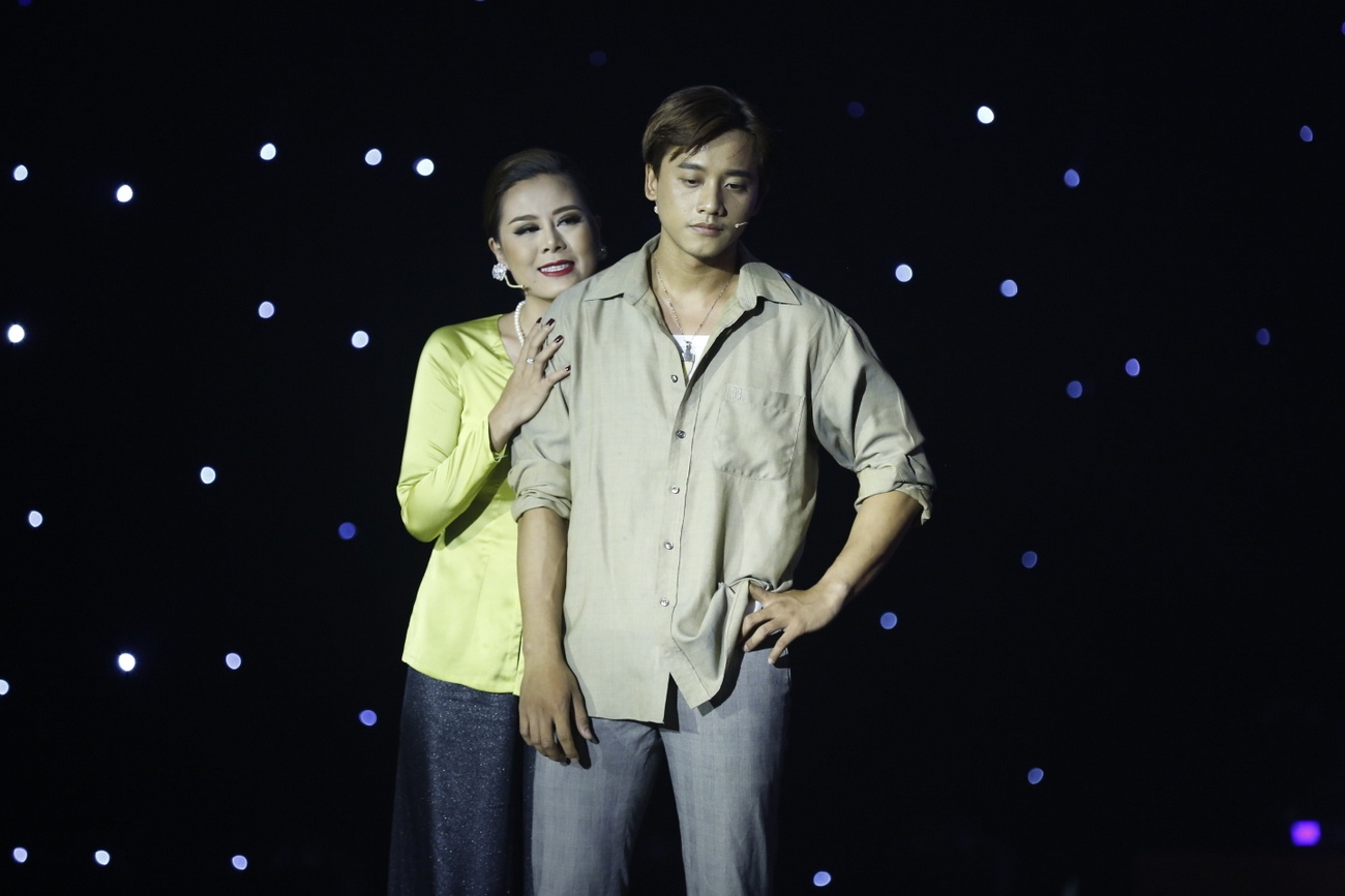 Nam Thu lang lo tren san khau kich cung Bolero anh 2