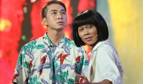 Rapper Karik lan dau dien hai cung ban sao Hoai Linh hinh anh