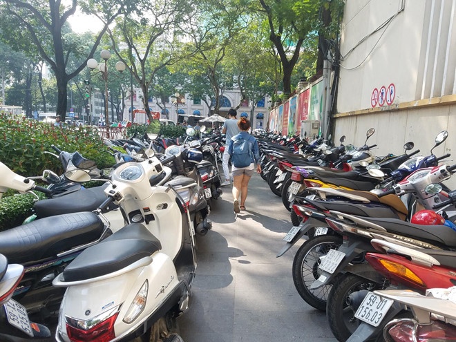 Ông Đoàn Ngọc Hải dẹp bãi xe đường sách tphcm ảnh 2 Ong Doan Ngoc Hai dep bai xe duong sach tphcm anh 2