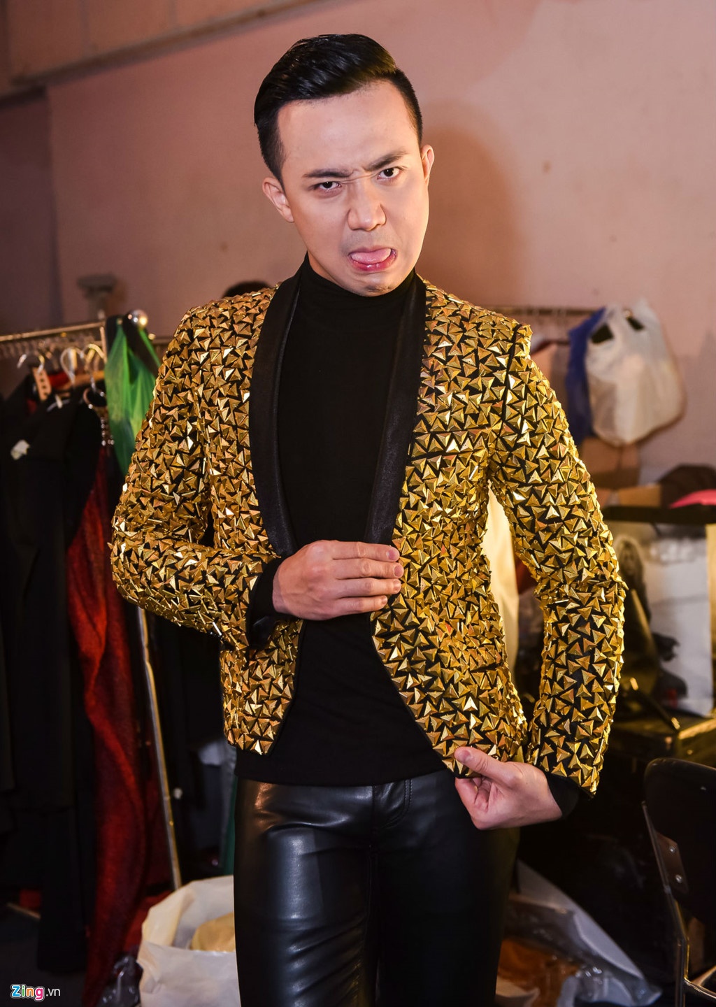 Tran Thanh dam nhan host Buoc nhay ngan can mua 3 anh 2