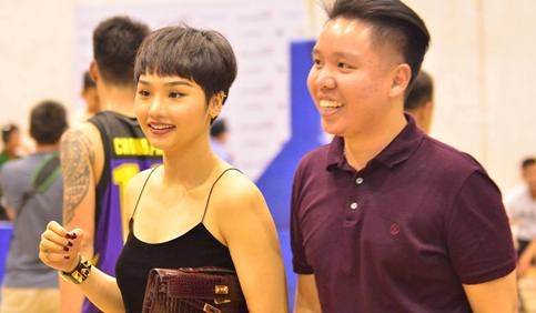 Miu Le va ban trai thieu gia cong khai xuat hien cung nhau hinh anh