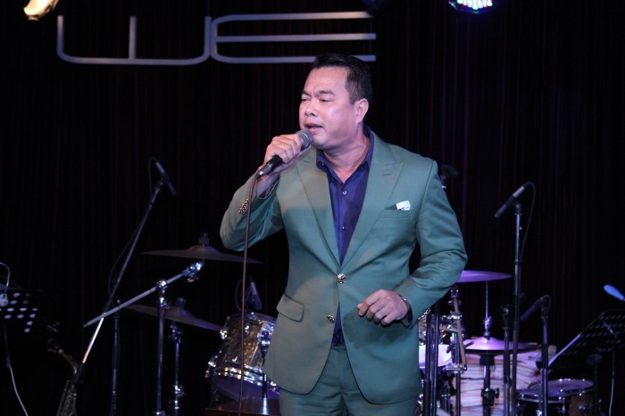 Ngoc Son tang qua me anh 7