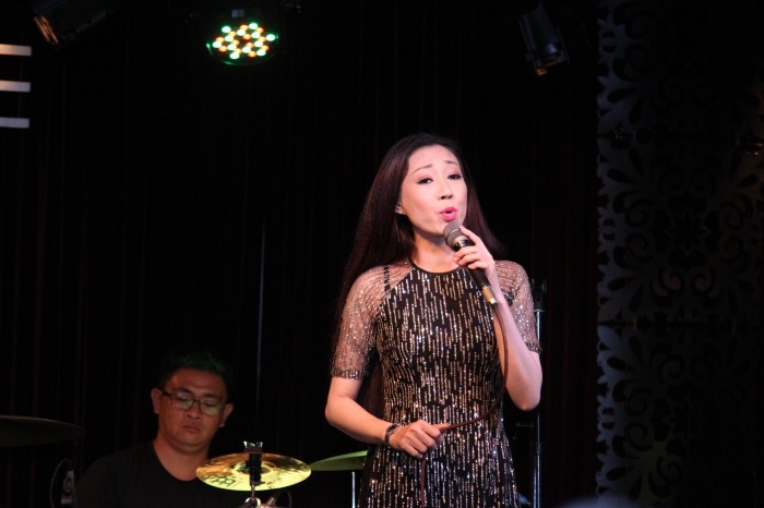 Ngoc Son tang qua me anh 8