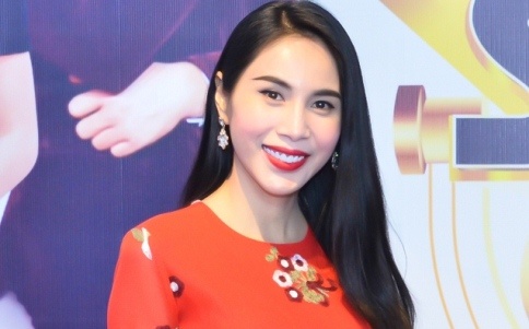 Thuy Tien biet kiem tien tu 5 tuoi nho hat nhac Bolero hinh anh
