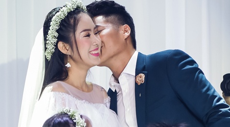 Khoanh khac ngot ngao cua Le Phuong va chong tre trong hon le hinh anh