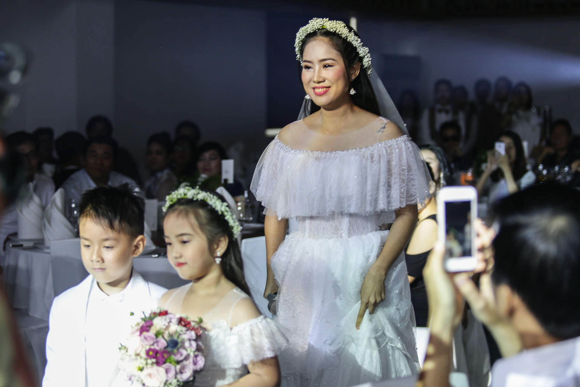 Sao Viet du le cuoi Le Phuong o Sai Gon anh 3