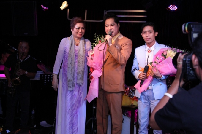 Ngoc Son duoc trao bang giao su am nhac anh 2