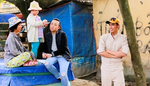 Tran Thanh quay tung tren truong quay hinh anh