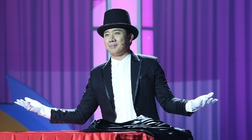 Tran Thanh bi rach quan tren san khau hinh anh