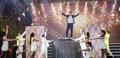 Tan Phat duoc Dai Nghia ho tro trong dem chung ket Cuoi xuyen Viet hinh anh