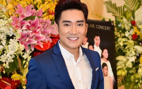 Danh hai Hoai Linh se gia gai, dong vai vo Quang Ha trong live show hinh anh