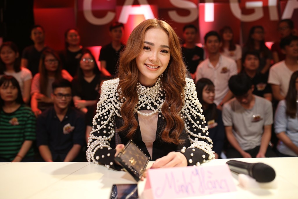 Minh Hang ca si giau mat anh 2