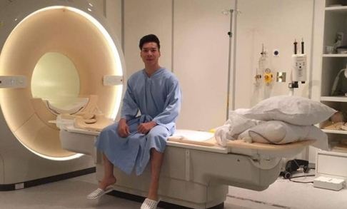 Hoang tu xiec Quoc Nghiep bi veo xuong co, nguy co liet tay hinh anh