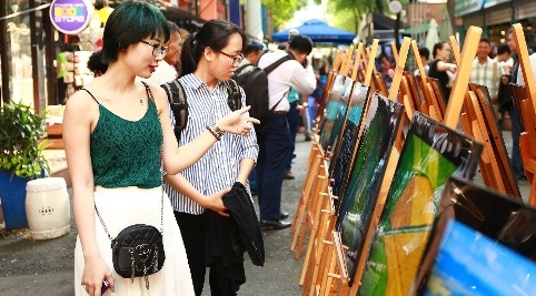 Trien lam 100 buc anh 'Viet Nam nhin tu tren cao' o duong sach TP.HCM hinh anh