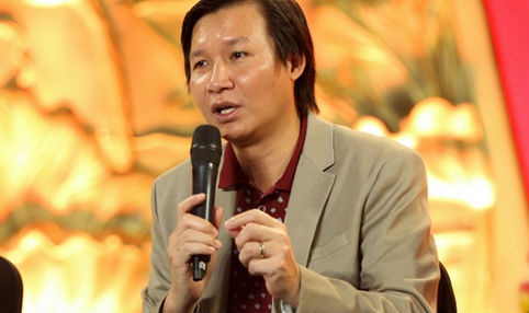 Dao dien game show Vu Thanh Vinh hon me sau khi bi sot hinh anh