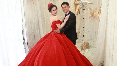 Anh cuoi lang man cua Van Quang Long va vo kem 10 tuoi hinh anh