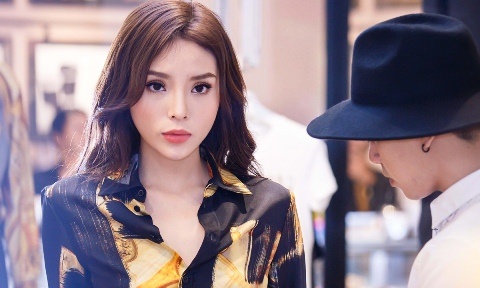 Ky Duyen hao huc chuan bi trang phuc du Milan fashion week hinh anh