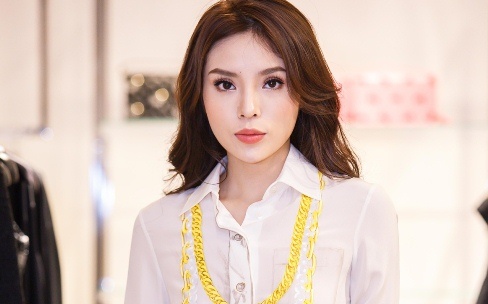 Hoa hau Ky Duyen chuan bi do hieu du Milan Fashion Week hinh anh