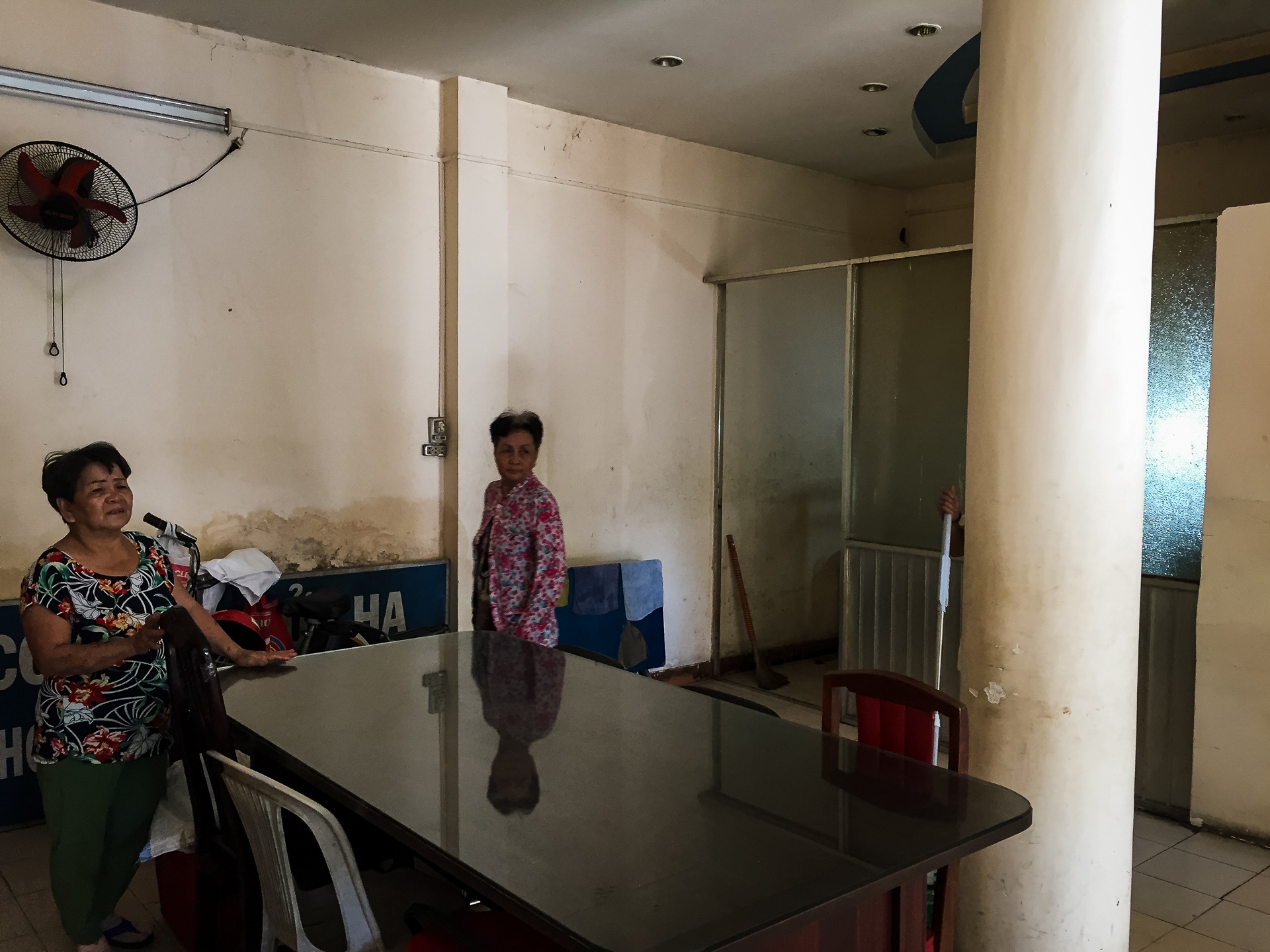 Van phong hang phim truyen xuong cap anh 2