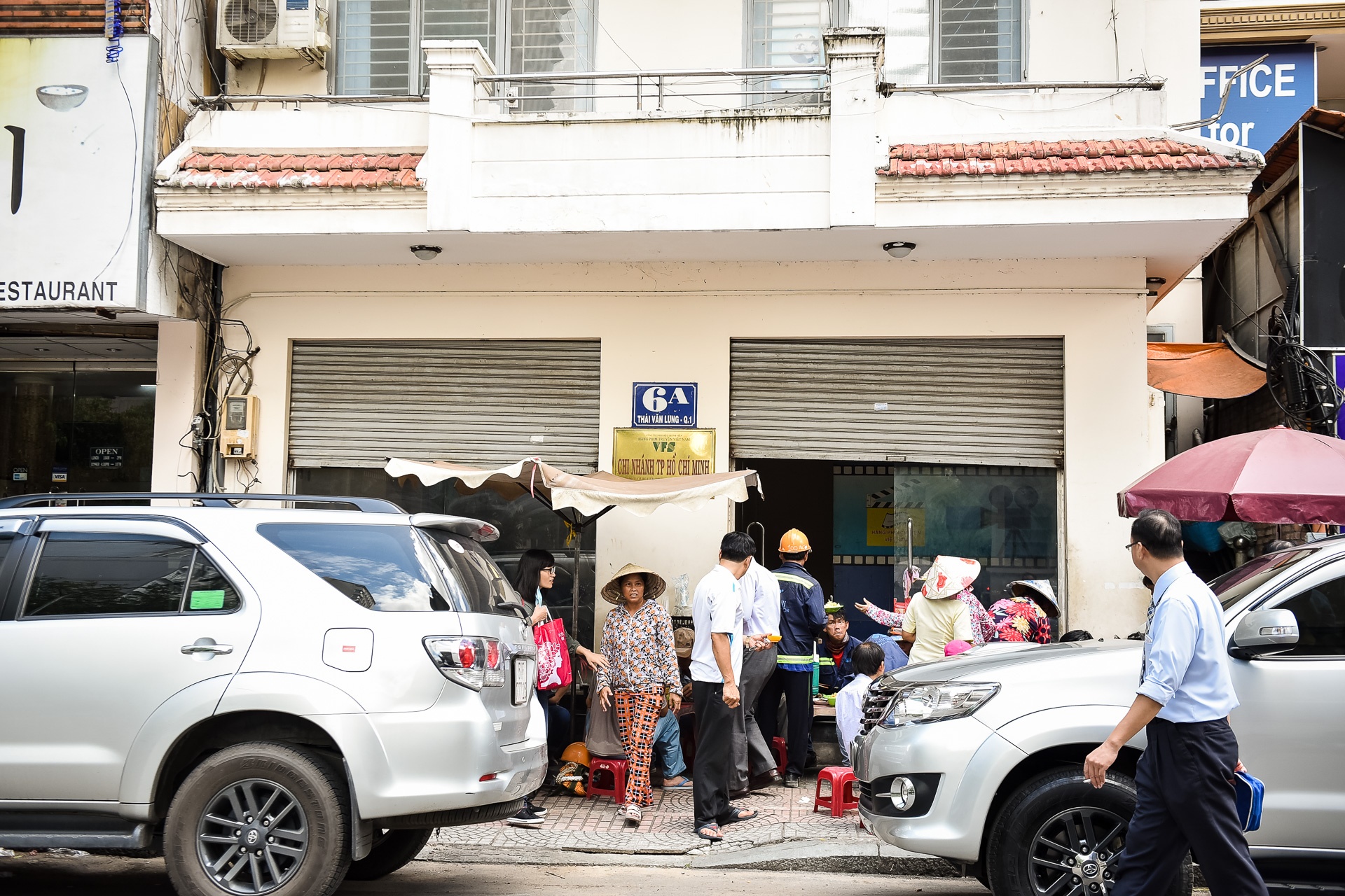 Van phong hang phim truyen xuong cap anh 1